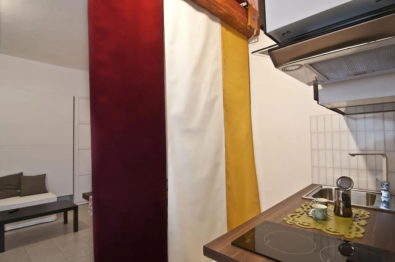Apartment Piazza Risorgimento Studio Rome Italy